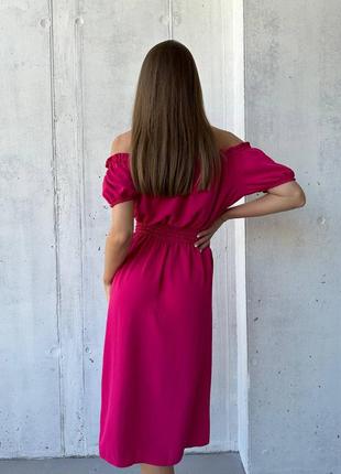 Платье приталенного силуэта в длине меди

ткань: американский креповый трикотаж9 фото