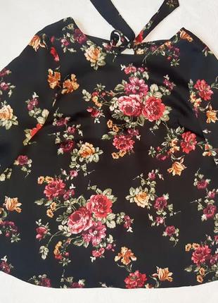 Оригинальная блузка с цветочным принтом