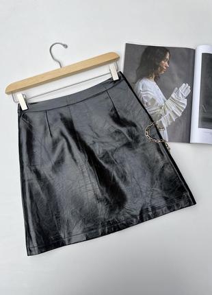 Лаковая мини юбка. виниловая черная юбка2 фото