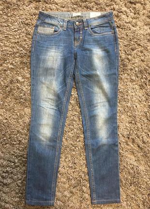 Вузькі джинси з потертостями tom tailor