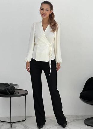 Шелковая блузка на запах рубашка с длинными рукавами блуза приталенная стильная базовая черная3 фото