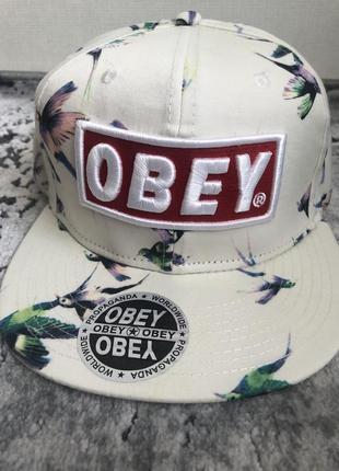 Бейсболка obey