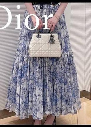 Настоящая грация: костюм dior7 фото