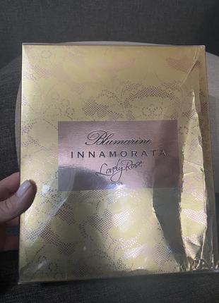 Blumarine innamorata lovely rose набор (туалетная вода 30 мл + лосьон для тела 30 мл + гель для душа 30 мл)2 фото