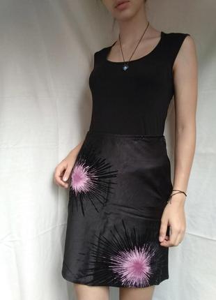 Юбка черная с цветами