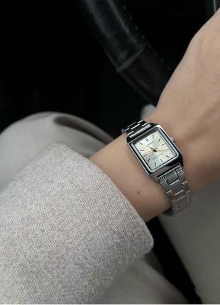 Жіночій годинник casio новий