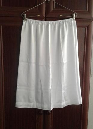 Белоснежная атласная нижняя юбка, подъюбник с кружевом с разрезом батал marks & spencer1 фото