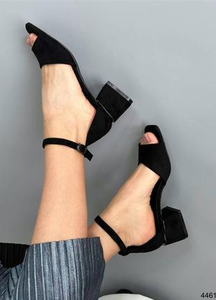 Черные женские босоножки на маленьком каблуке каблуке с ремешком замшевые8 фото