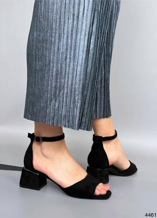 Черные женские босоножки на маленьком каблуке каблуке с ремешком замшевые1 фото