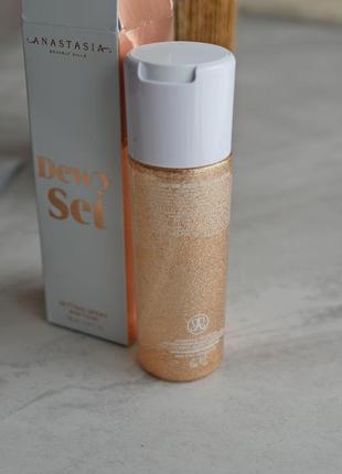 Anastasia beverly hills dewy set setting spray осветительная эмульсия для лица