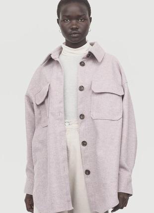 Трендовое пальто куртка-рубашка сиреневого цвета из шерсти1 фото