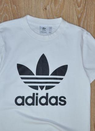 Белоснежная хлопковая футболка с принтом adidas3 фото