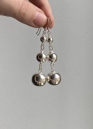 Серебряные серьги с шариками большие маленькие1 фото