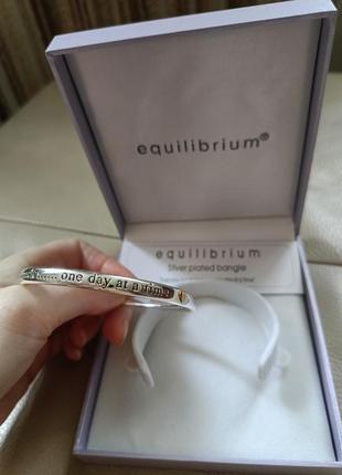 Серебренный браслет equilibrium с надписью: "everyday is a miracle...one day at a time"4 фото