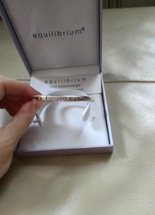 Серебренный браслет equilibrium с надписью: "everyday is a miracle...one day at a time"2 фото