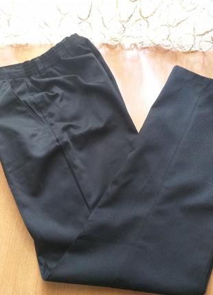 Чорні штани на стрункого хлопчика(13-14років)