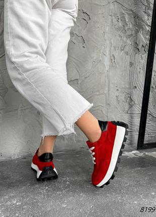 Червоні жіночі кросівки на високій підошві потовщеній з натуральної замші5 фото
