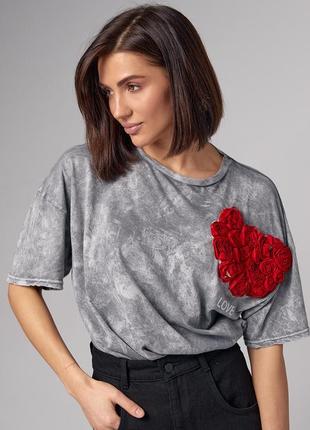 Жіноча футболка тай-дай прикрашена серцем з троянд з квіткою6 фото