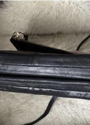 Кожаная чёрная сумка на очень длинной ручке3 фото