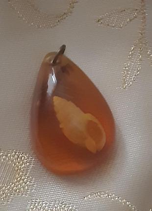 Янтарный кулон янтарь с включениями подвеска