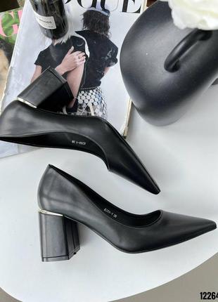 Черные женские туфли на каблуке каблуке10 фото