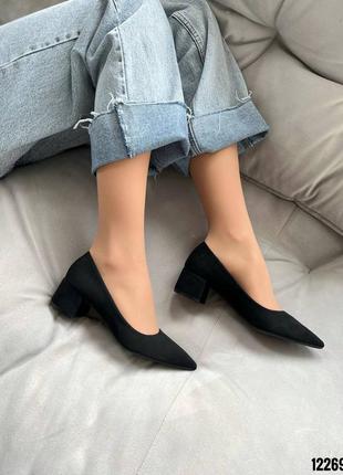 Черные женские туфли на маленьком каблуке каблуке замшевые1 фото