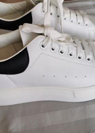 Белые кожаные кроссовки в стиле alexander mcqueen5 фото