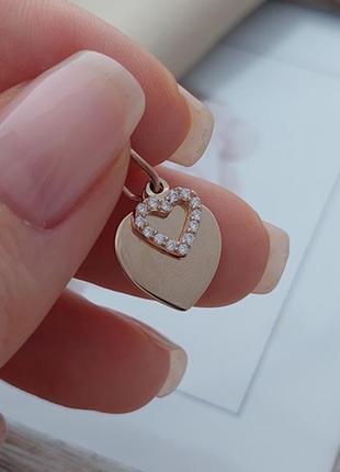 Подвеска золотая с двумя сердечками и маленькими белыми круглыми фианитами