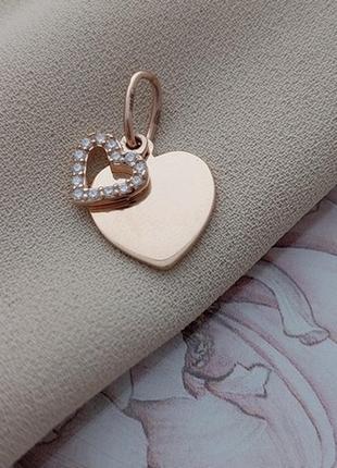 Подвеска золотая с двумя сердечками и маленькими белыми круглыми фианитами