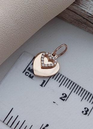 Подвеска золотая с двумя сердечками и маленькими белыми круглыми фианитами