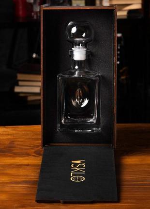 Графин з гербом