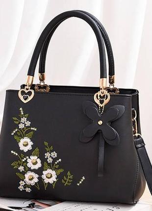 Модна жіноча сумка з вишивкою квітами, сумочка на плече вишивка квіточки чорний1 фото
