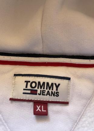 Худи Tommy jeans с лого на груди4 фото