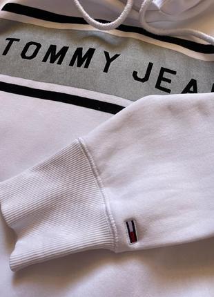 Худи Tommy jeans с лого на груди5 фото