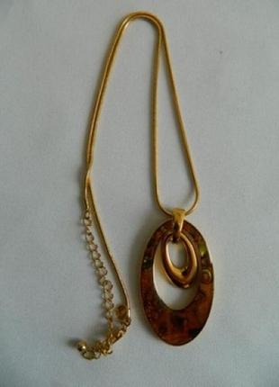 Подвес на цепи в золотом и янтарном исполнении m&s