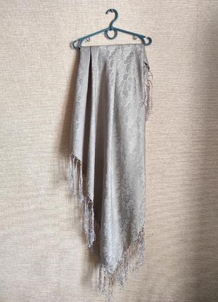 Чорний шовковий платок в огірки