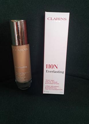 Тональная основа для лица clarins everlasting 110n