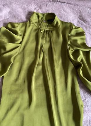 Оливкова зелена атласна блуза2 фото