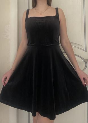 Новое велюровое чёрное платье миди