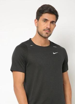 Топ з короким рукавом nike dri fit rise