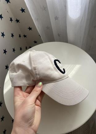 Бежевая хлопковая легкая кепка, бейсболка, с логотипом буквой с базовая универсальная