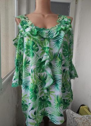 Блуза с зелеными листьями