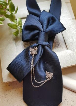 Роскошный женский галстук с бабочками6 фото