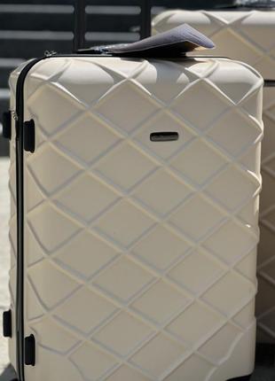 3 шт комплект ударостійка пластикова wings валіза дорожня на колесах польща 4 колеса4 фото