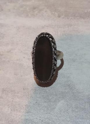 Красивое кольцо с камушками