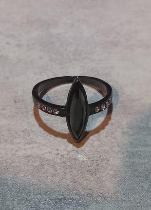 Красивое кольцо с камушком1 фото