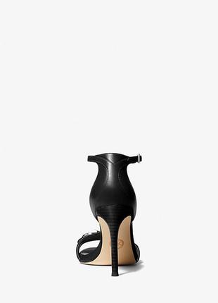Шкіряні сандалі, босоніжки michael michael kors izzy sandal колір чорний оригінал2 фото