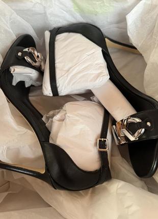 Шкіряні сандалі, босоніжки michael michael kors izzy sandal колір чорний оригінал10 фото