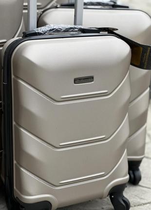 3 шт комплект ударостійка пластикова wings валіза дорожня на колесах польща 4 колеса5 фото