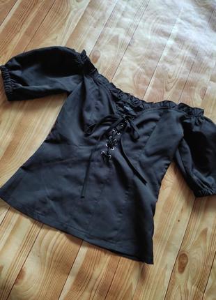 Чорна блуза з шнурівкою по переду2 фото
